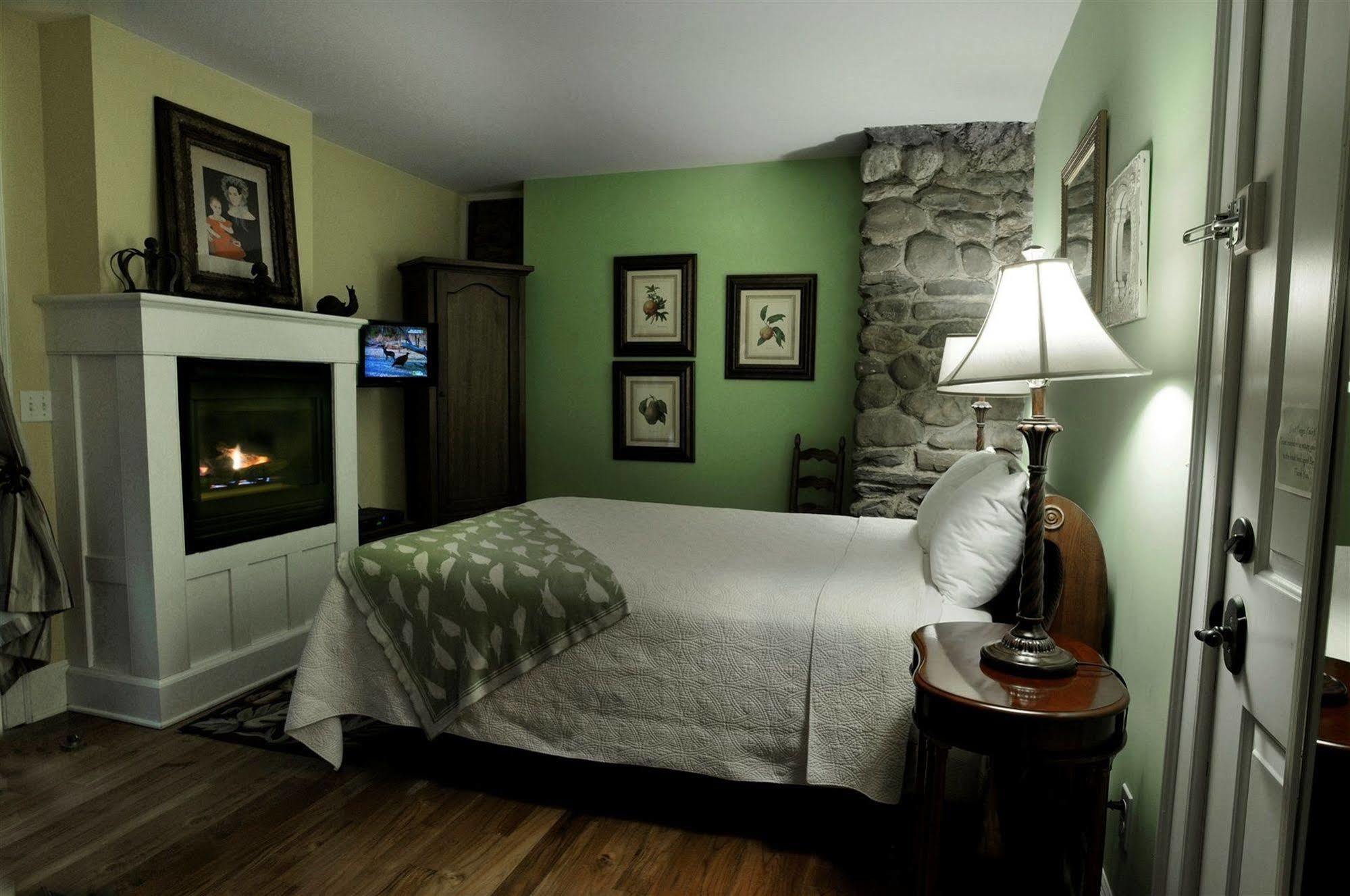 Buttermilk Falls Inn & Spa Milton Exterior photo